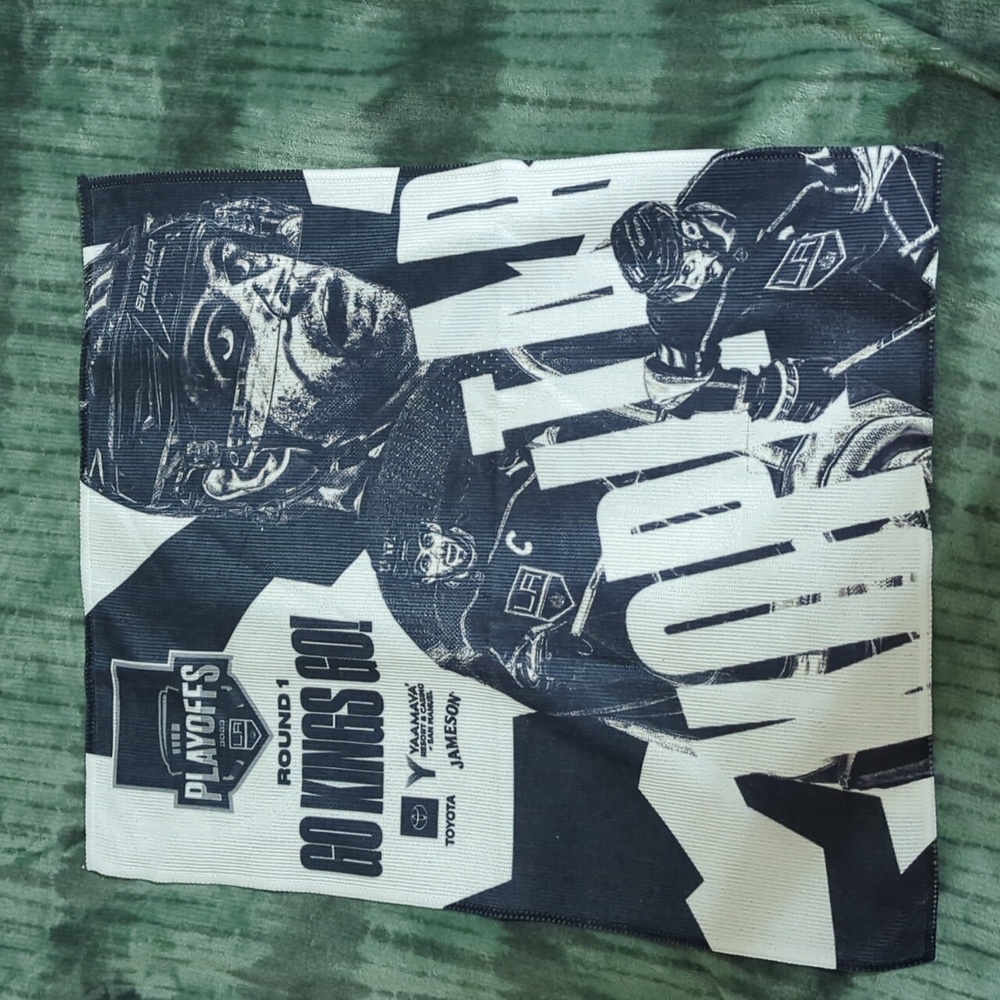 Los Angeles Rally towel Hockey Stanley Cup playoffs 2023 2024 Collectible